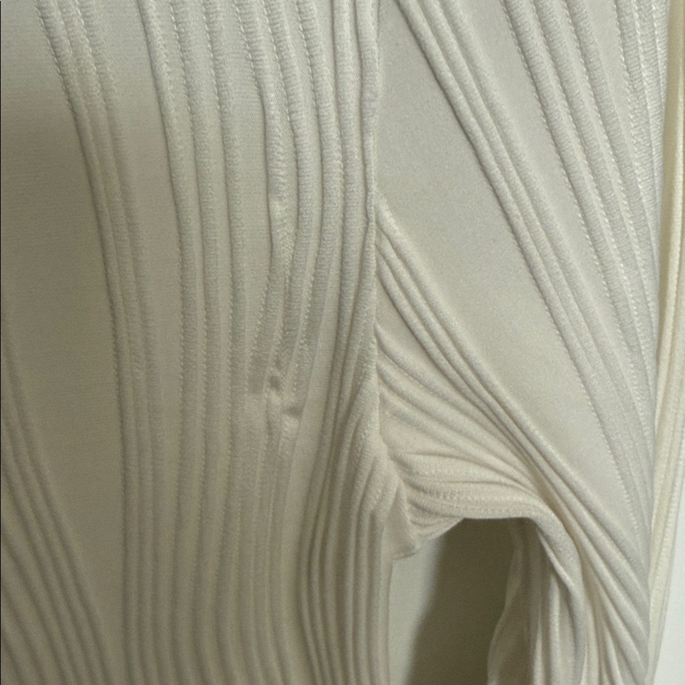 Elegant White Long Sleeve Top - Picture 3 of 5